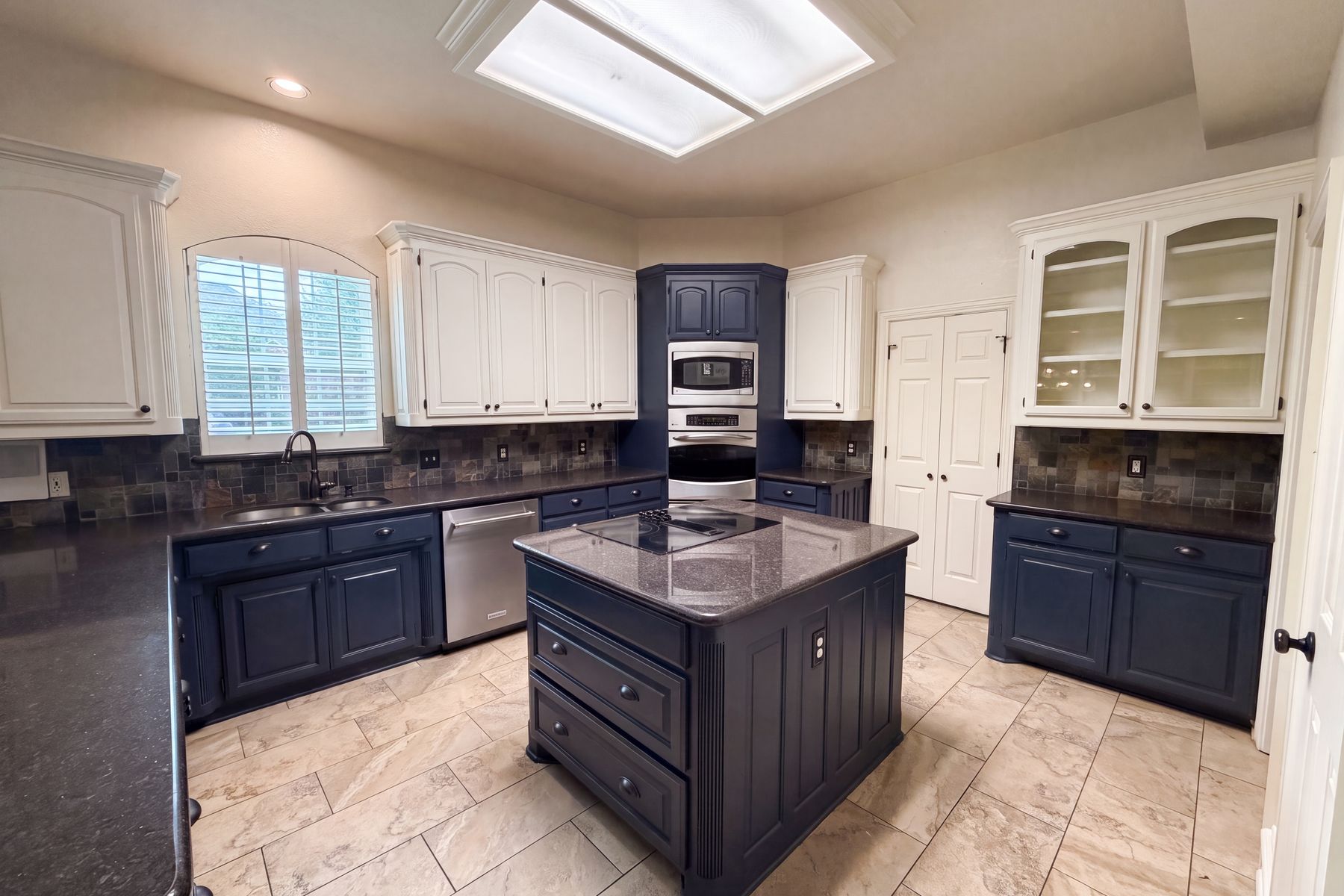 Photo 2 of 38 of 4606 Mill Wood Dr, Colleyville, TX