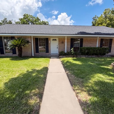 Property photo 1 of 910 Luella Ave