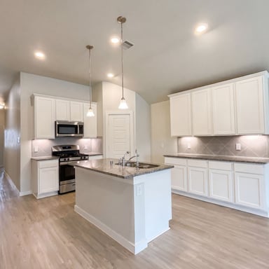 Property photo 2 of 823 Deerhurst Ln