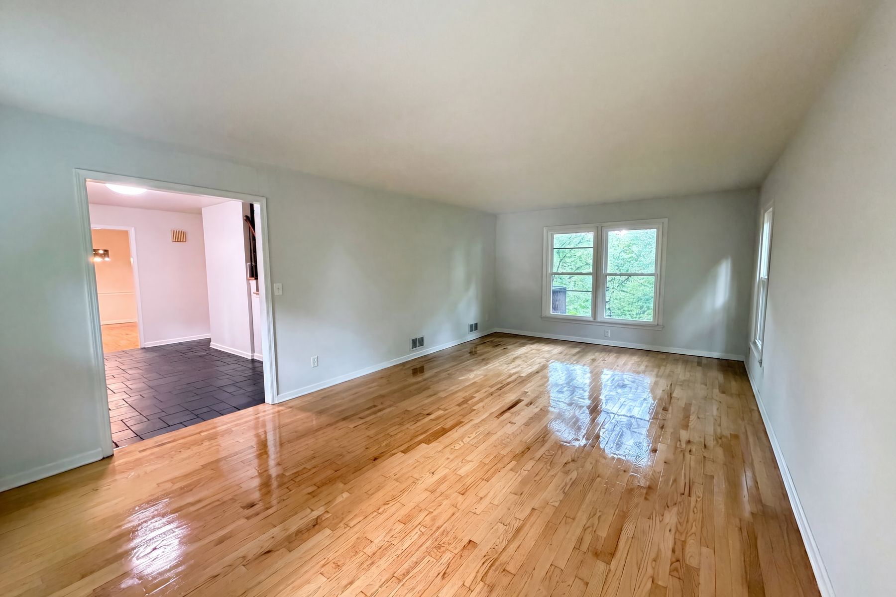 Property photo 3 of 101 Wexford Way