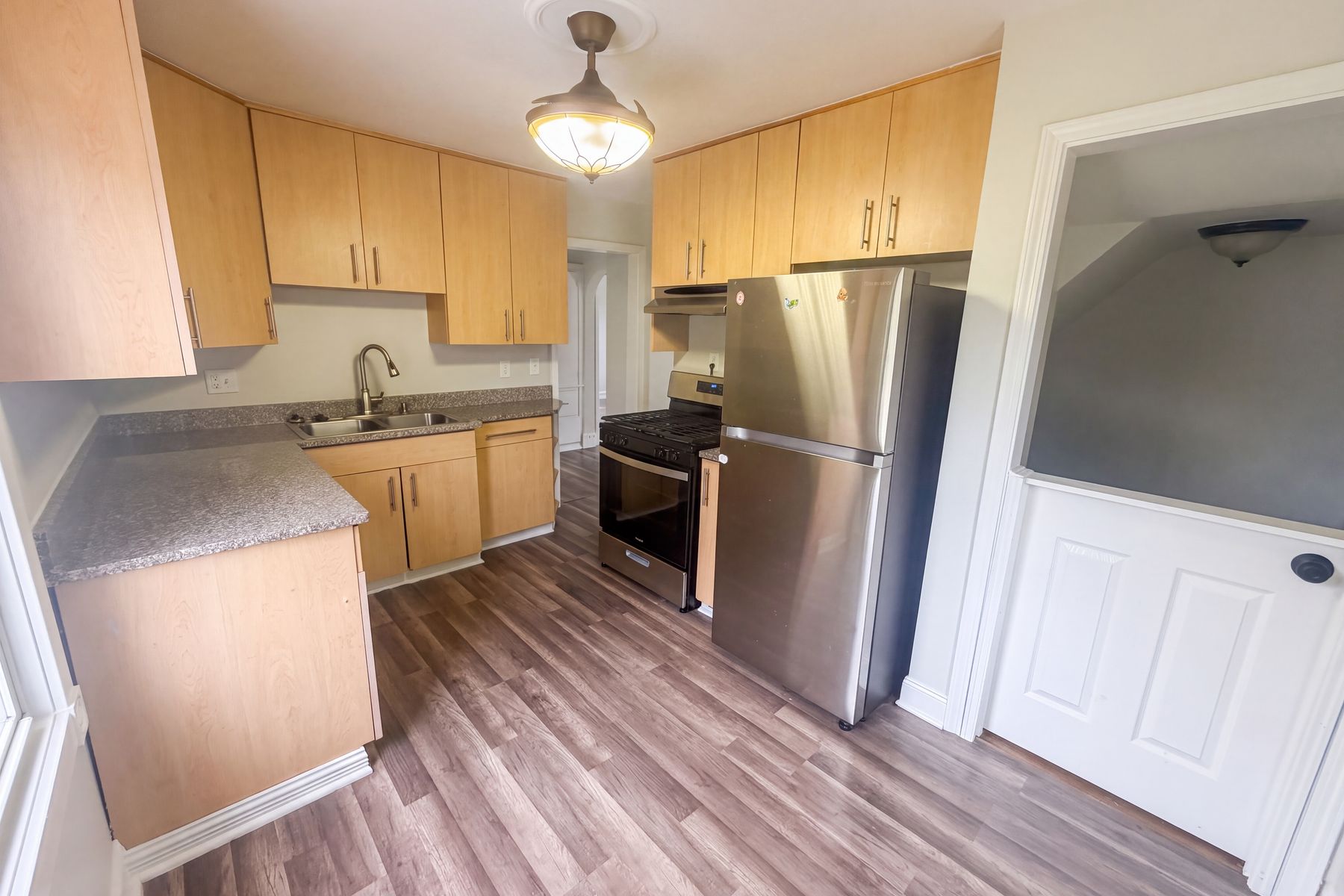 Photo 2 of 20 of 17590 Eastland St, Roseville, MI