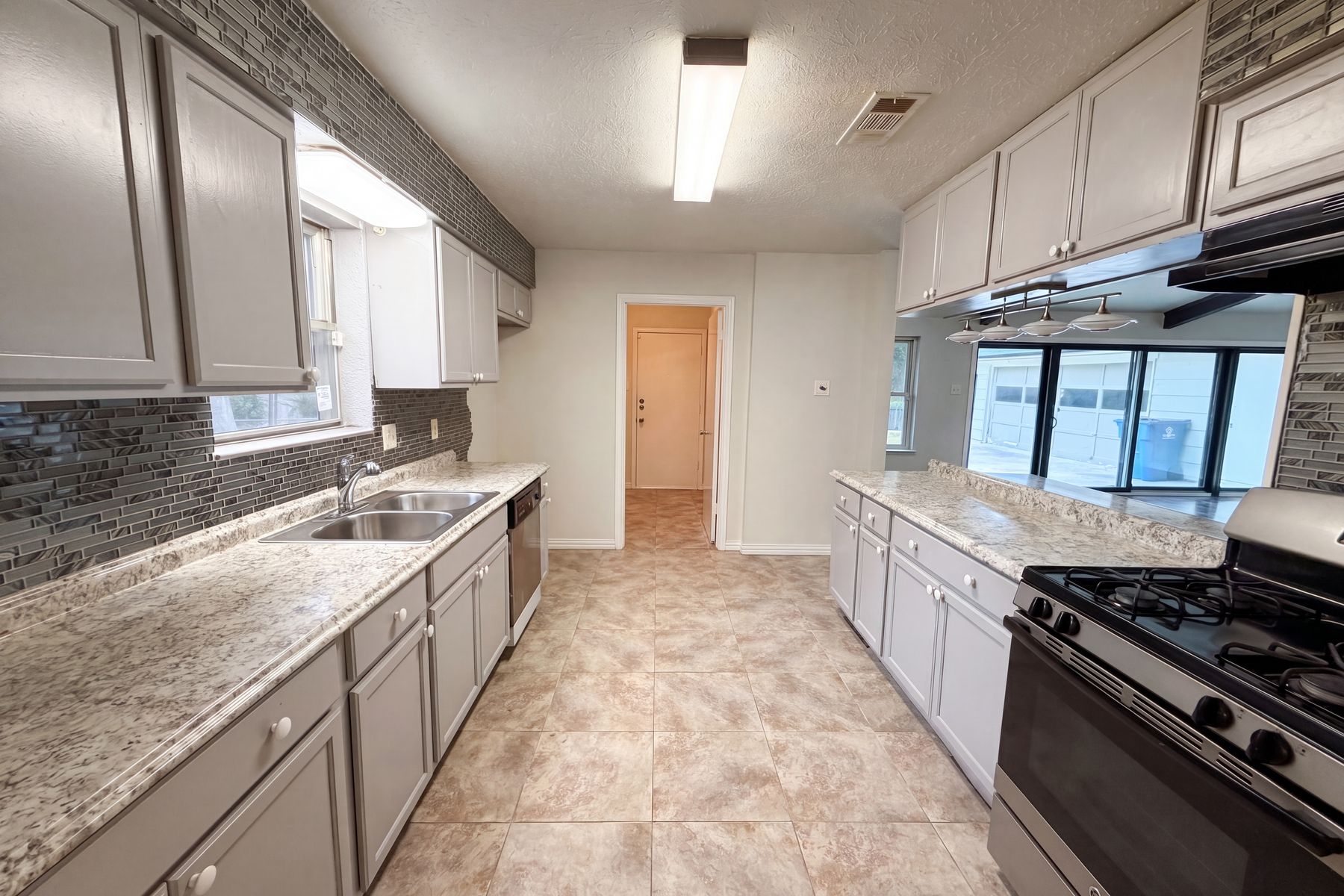 Photo 2 of 21 of 316 Brookwood Dr, Desoto, TX