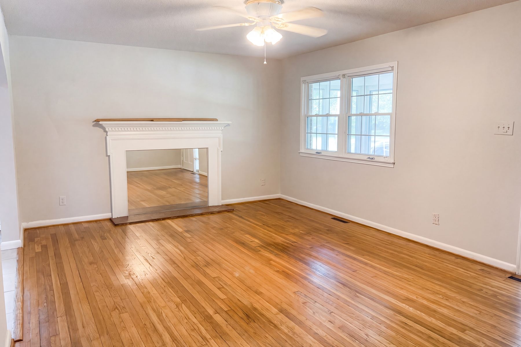 Property photo 3 of 4307 Greenwood Dr