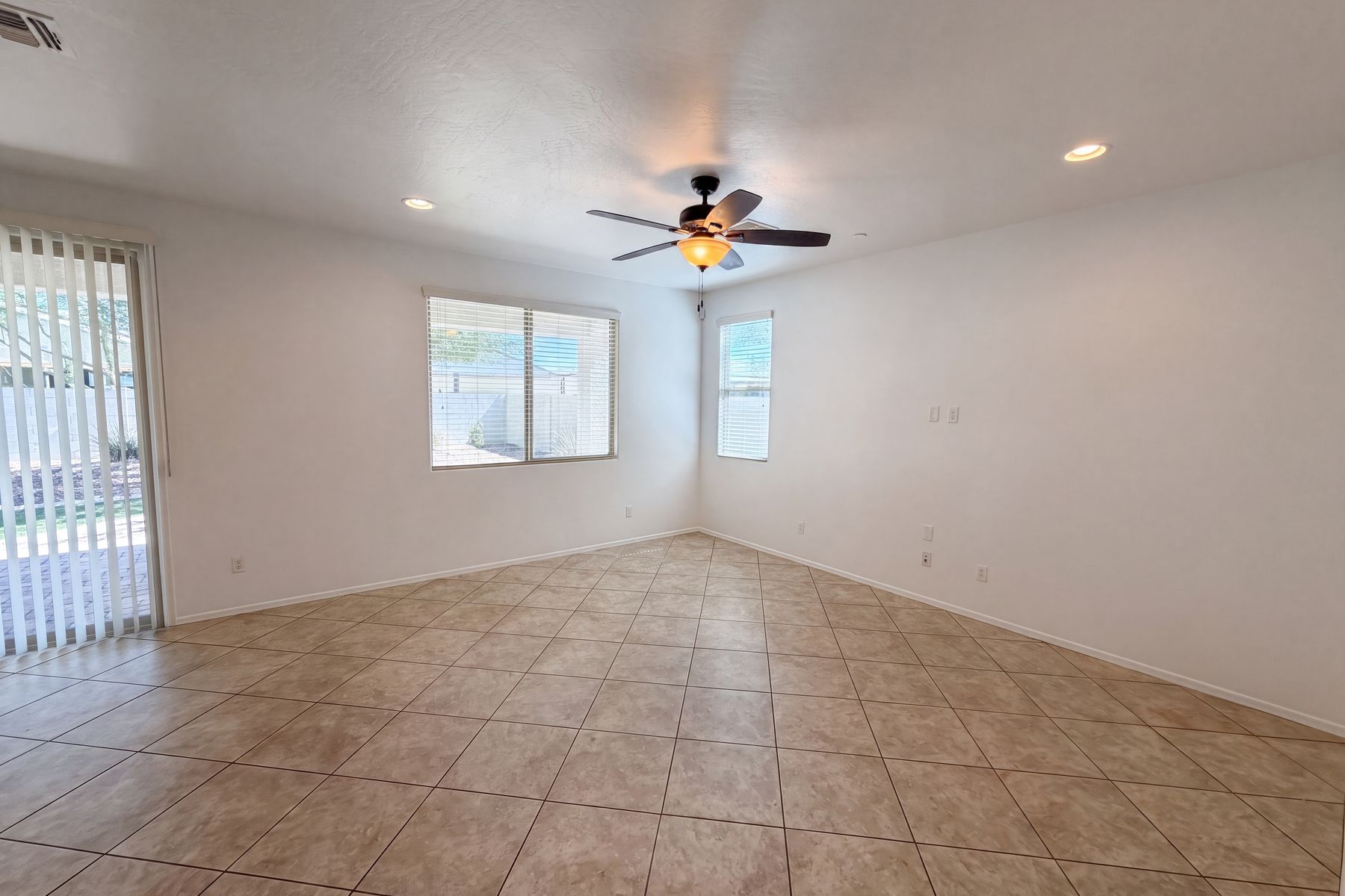 Property photo 3 of 21276 W Berkeley Rd