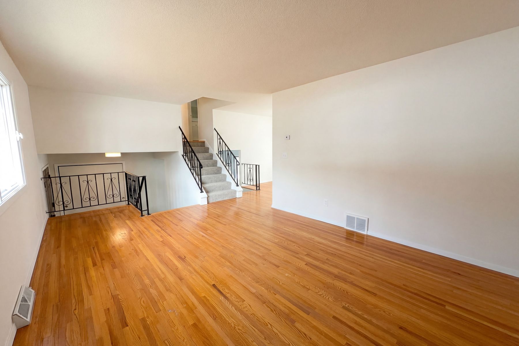 Property photo 3 of 3480 Milton St N