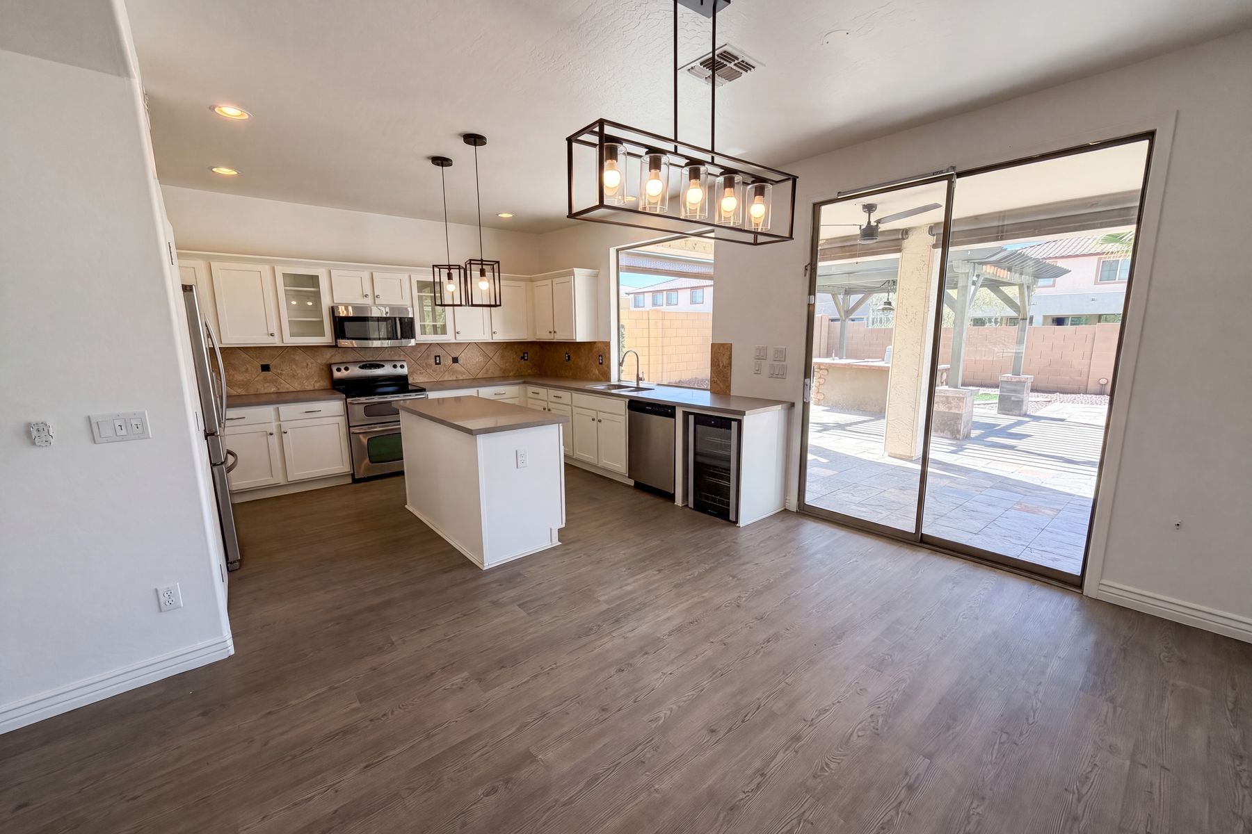 Photo 2 of 35 of 17645 W Hale Bopp Dr, Goodyear, AZ