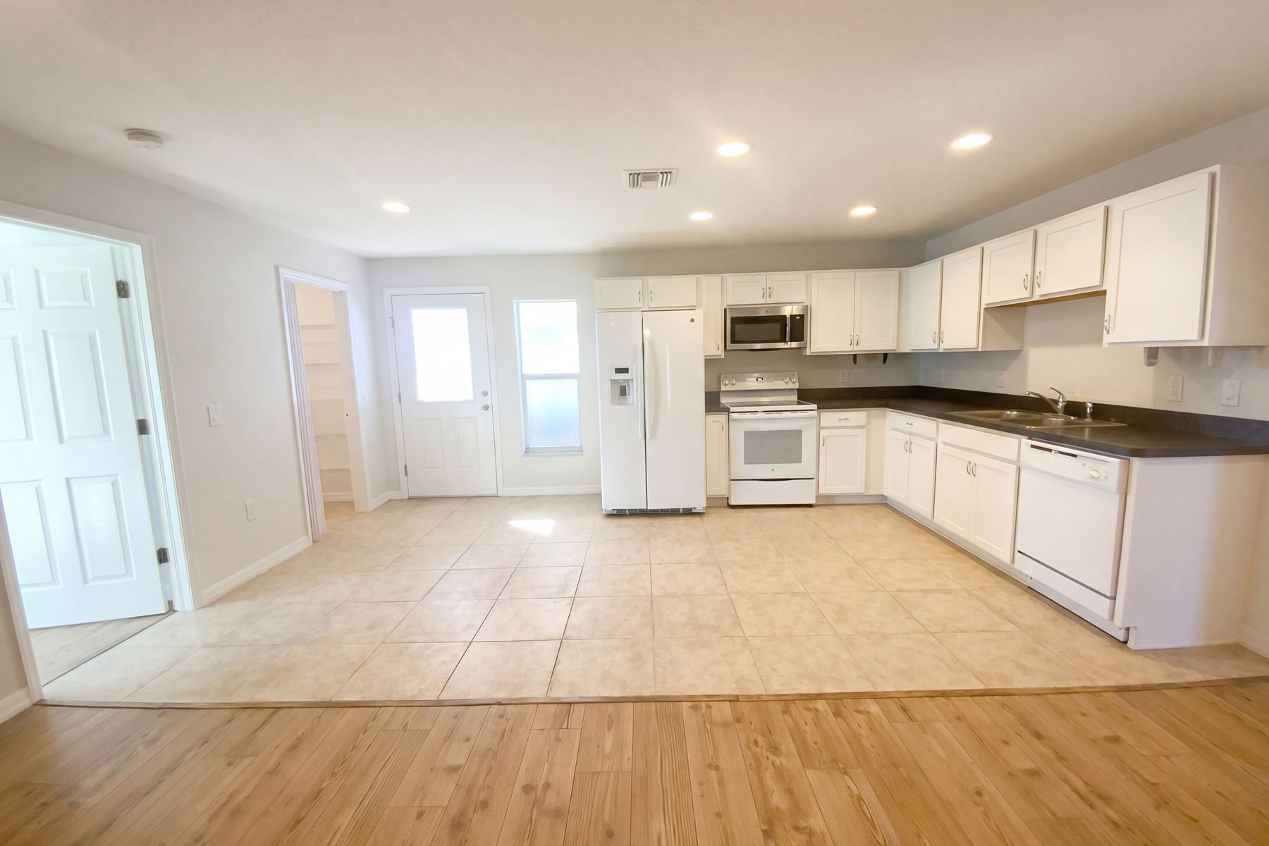 Photo 2 of 26 of 11275 Linden Dr, Spring Hill, FL