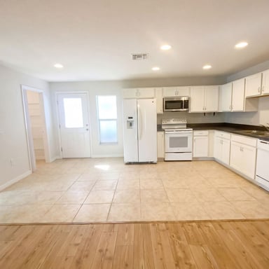 Property photo 2 of 11275 Linden Dr