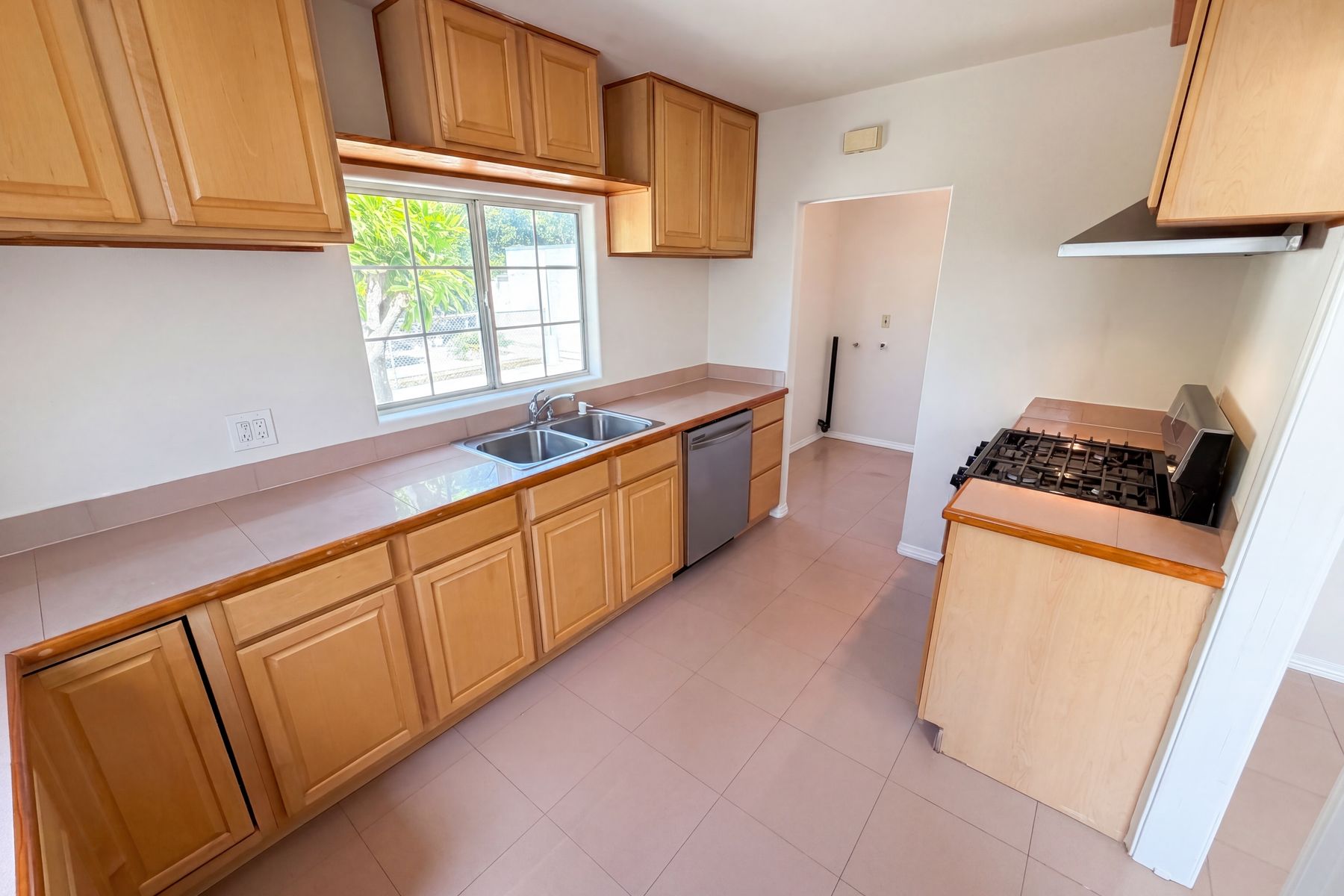 Photo 2 of 31 of 817 S 9th St, Alhambra, CA