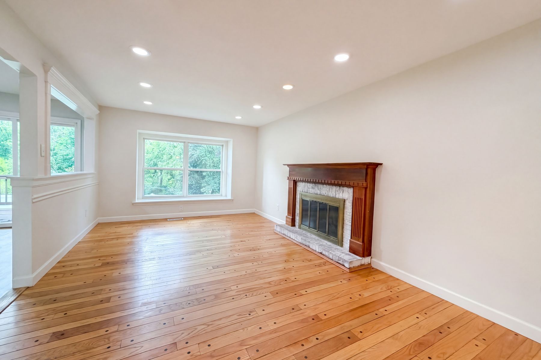 Property photo 3 of 207 Renaldo Dr
