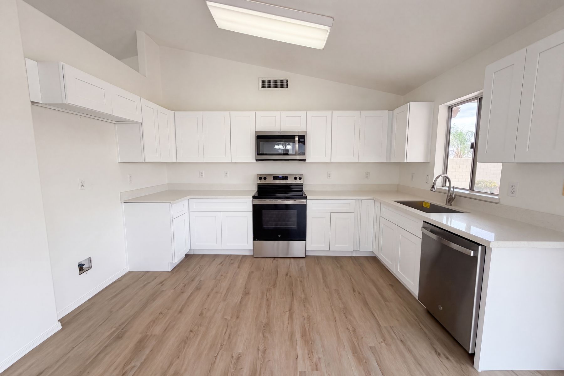 Photo 2 of 25 of 2945 E Hononegh Dr, Phoenix, AZ