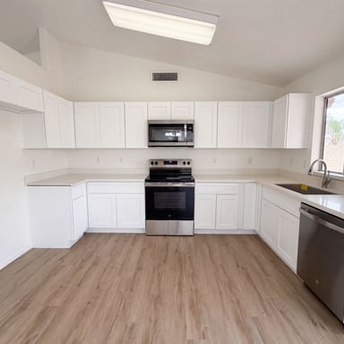 Property photo 2 of 2945 E Hononegh Dr