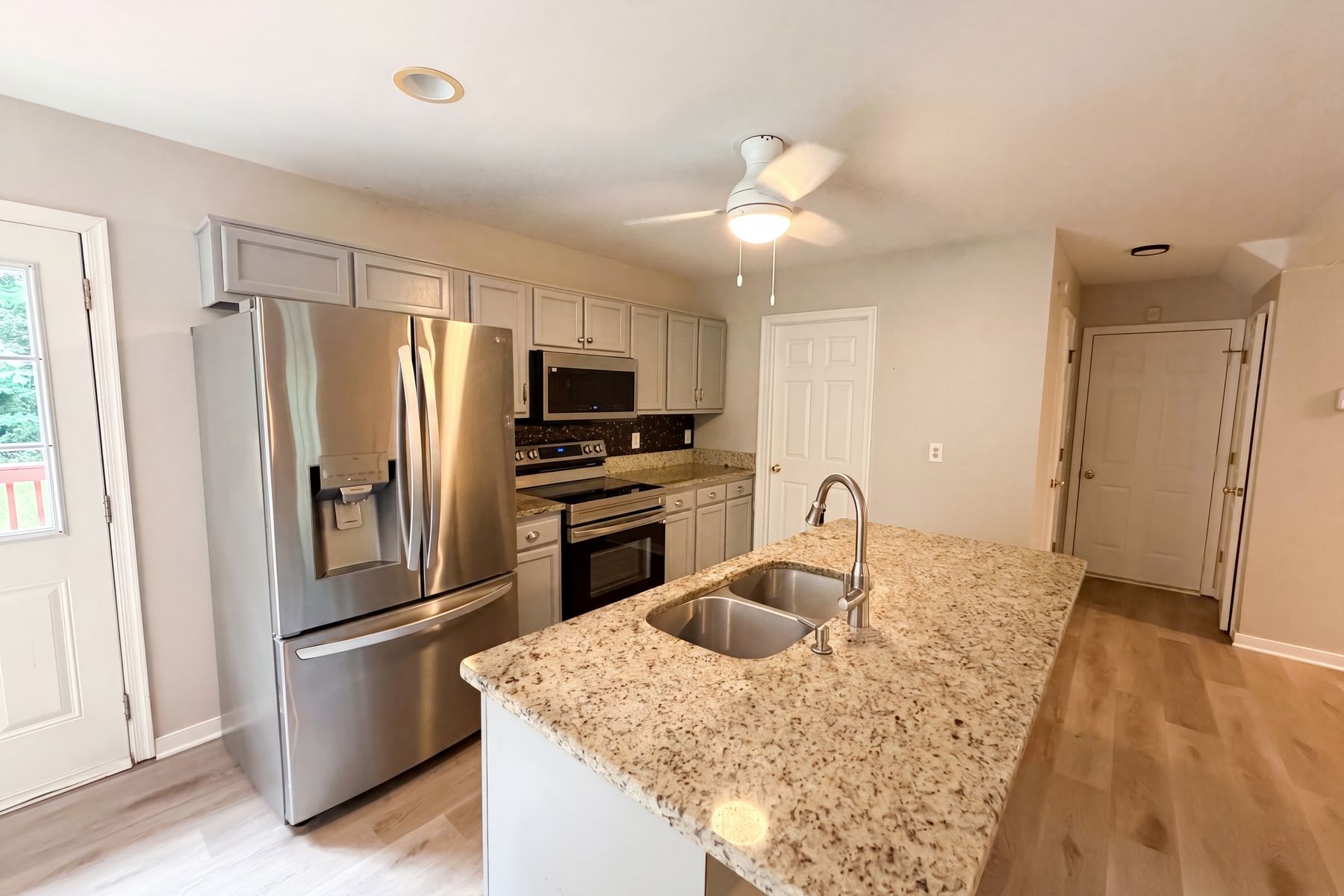 Photo 2 of 19 of 2566 Brookforest Ct, Midlothian, VA