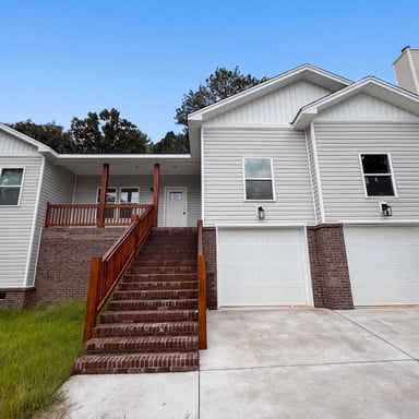 Property photo 1 of 145 Pond Oak Ln