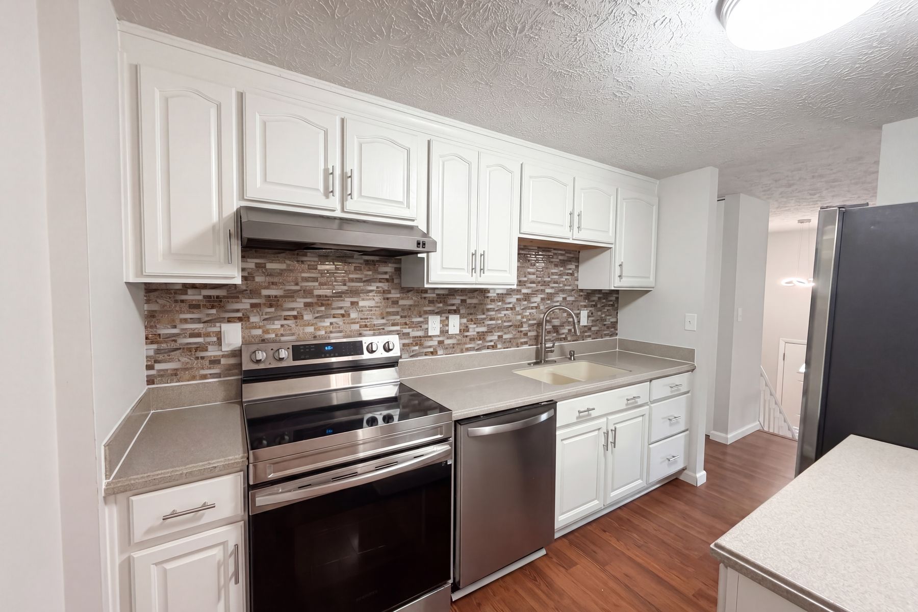 Photo 2 of 18 of 918 Bremerton Dr, Indianapolis, IN
