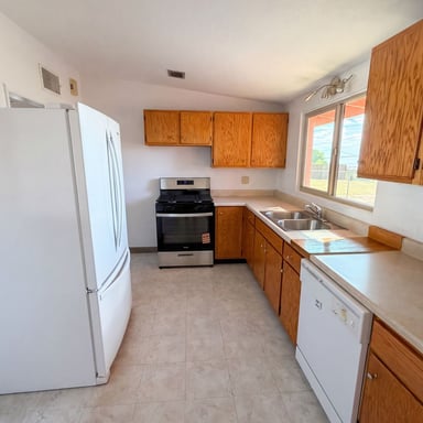 Property photo 2 of 131 W 6th Ave