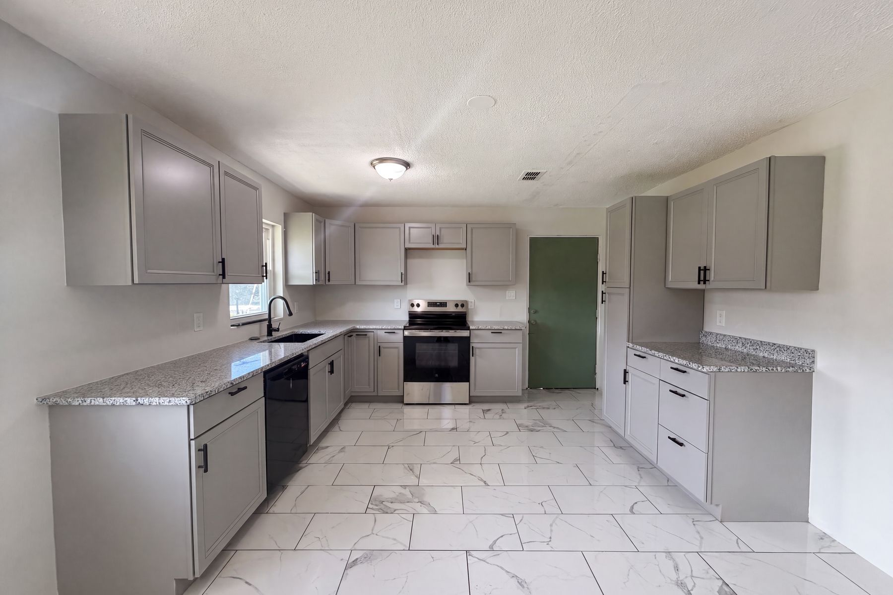 Photo 2 of 16 of 417 Calumet Rd, Avon Park, FL