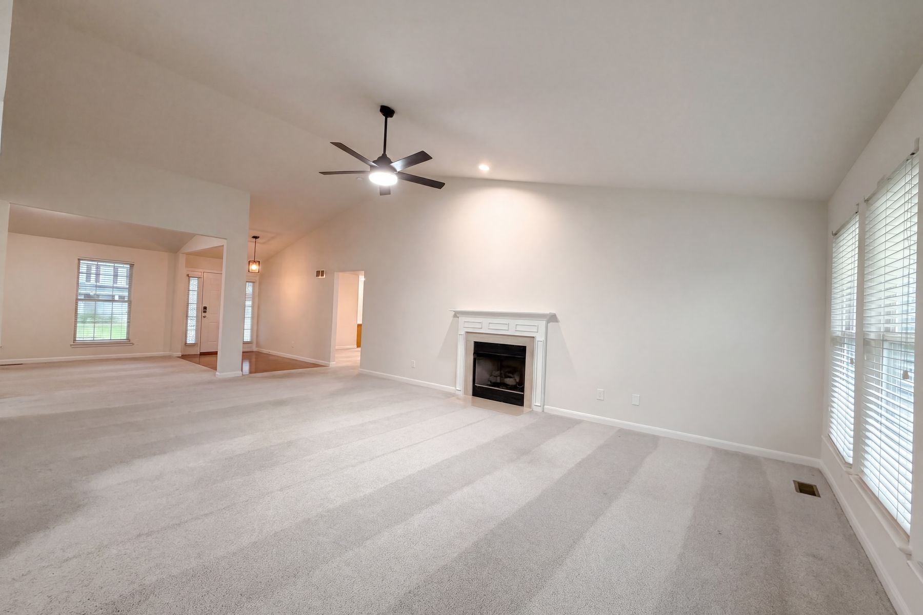 Property photo 3 of 2212 Harborside Dr