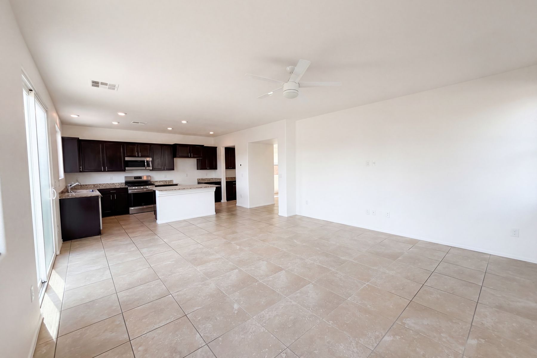Property photo 3 of 4036 White Opal St