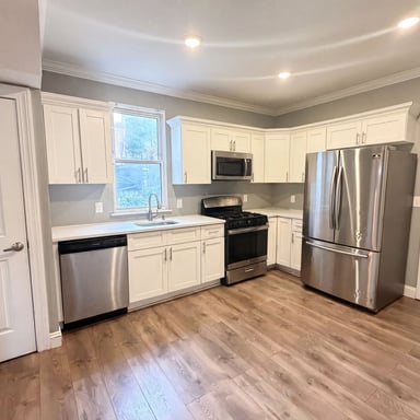 Property photo 2 of 15 Arverne Ter