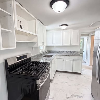 Property photo 2 of 936 Grove Ave