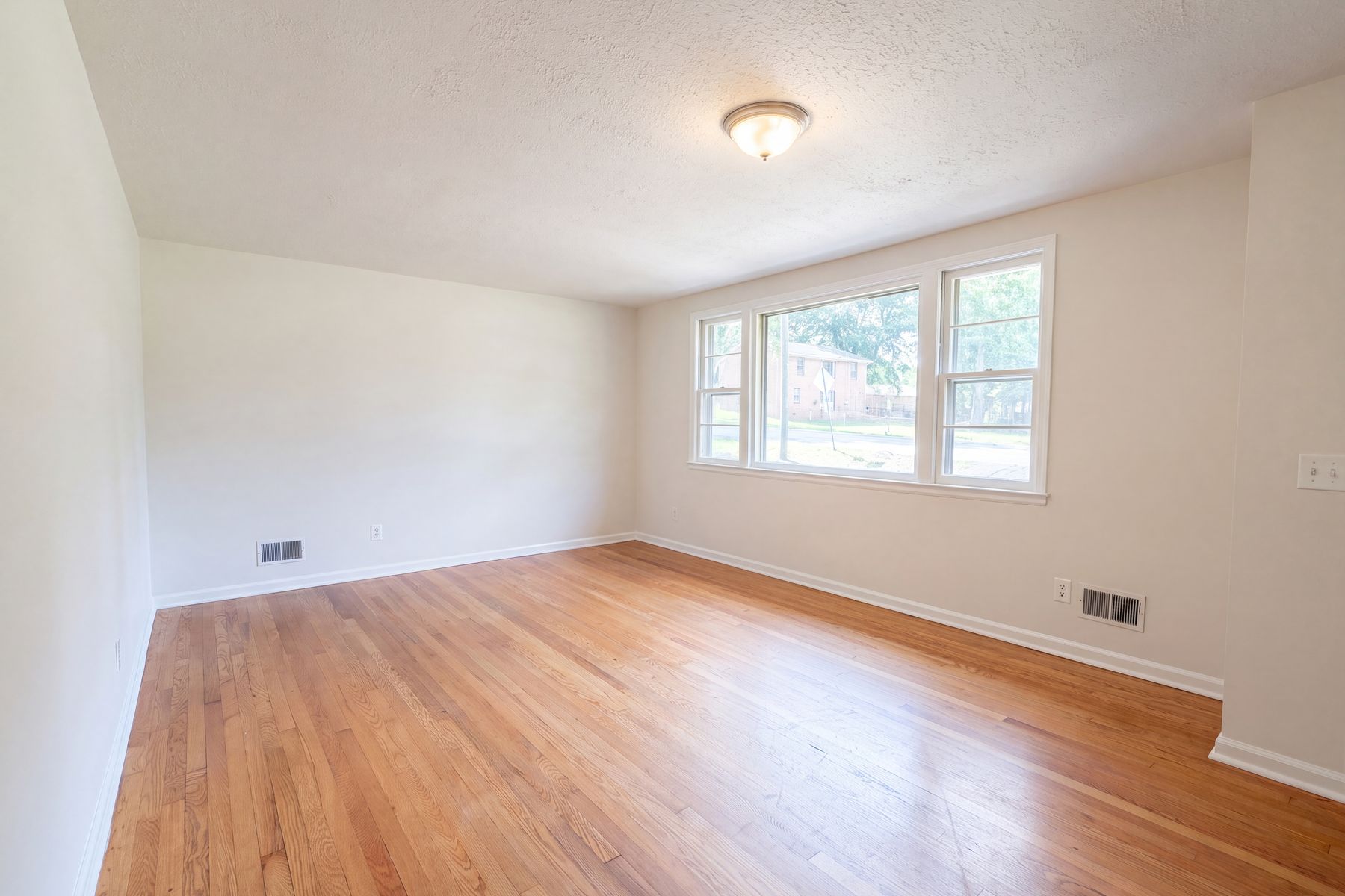 Property photo 3 of 20 Moonglo Cir