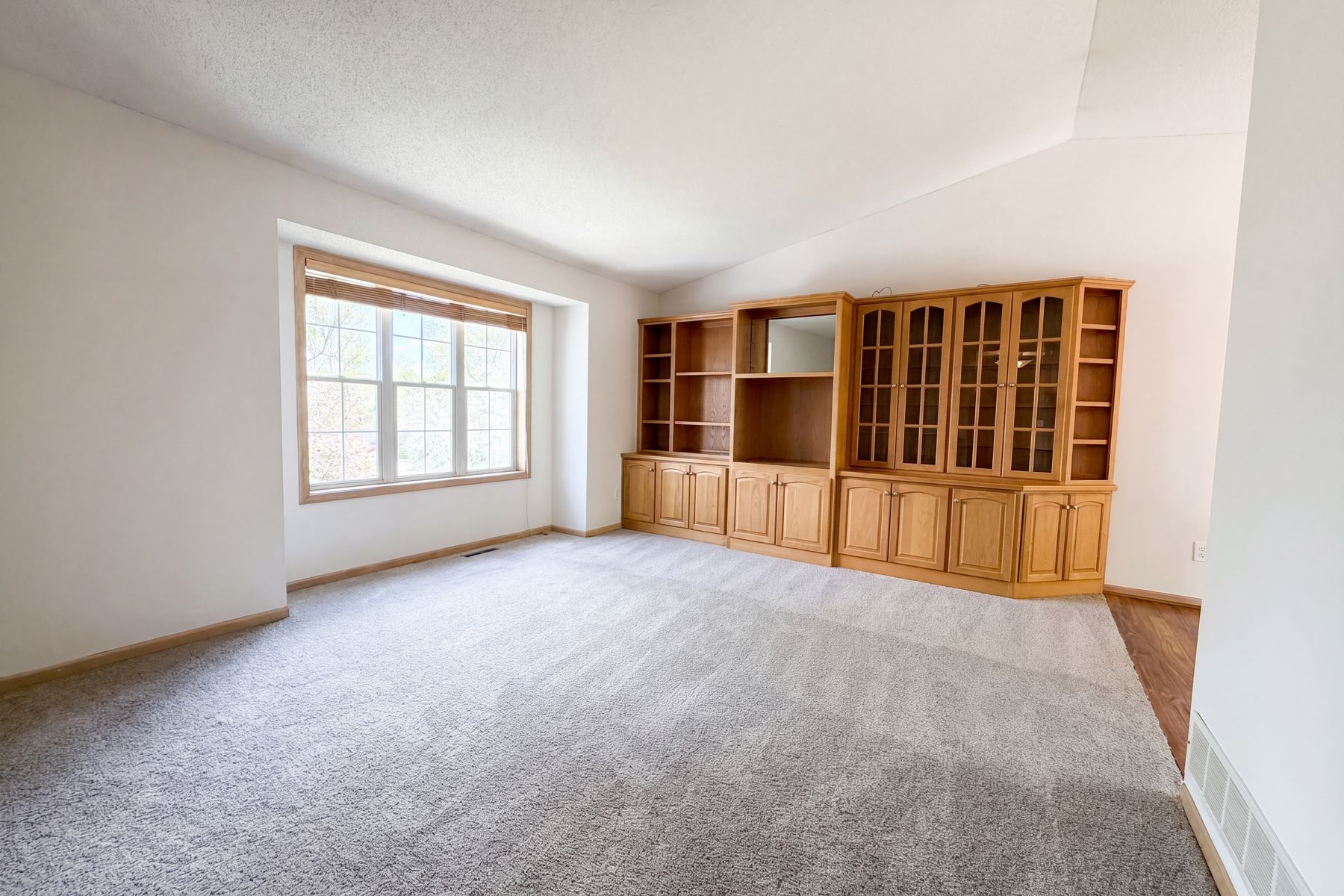Property photo 3 of 14734 Yosemite Ave S