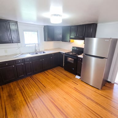 Property photo 2 of 3209 Swan Pl