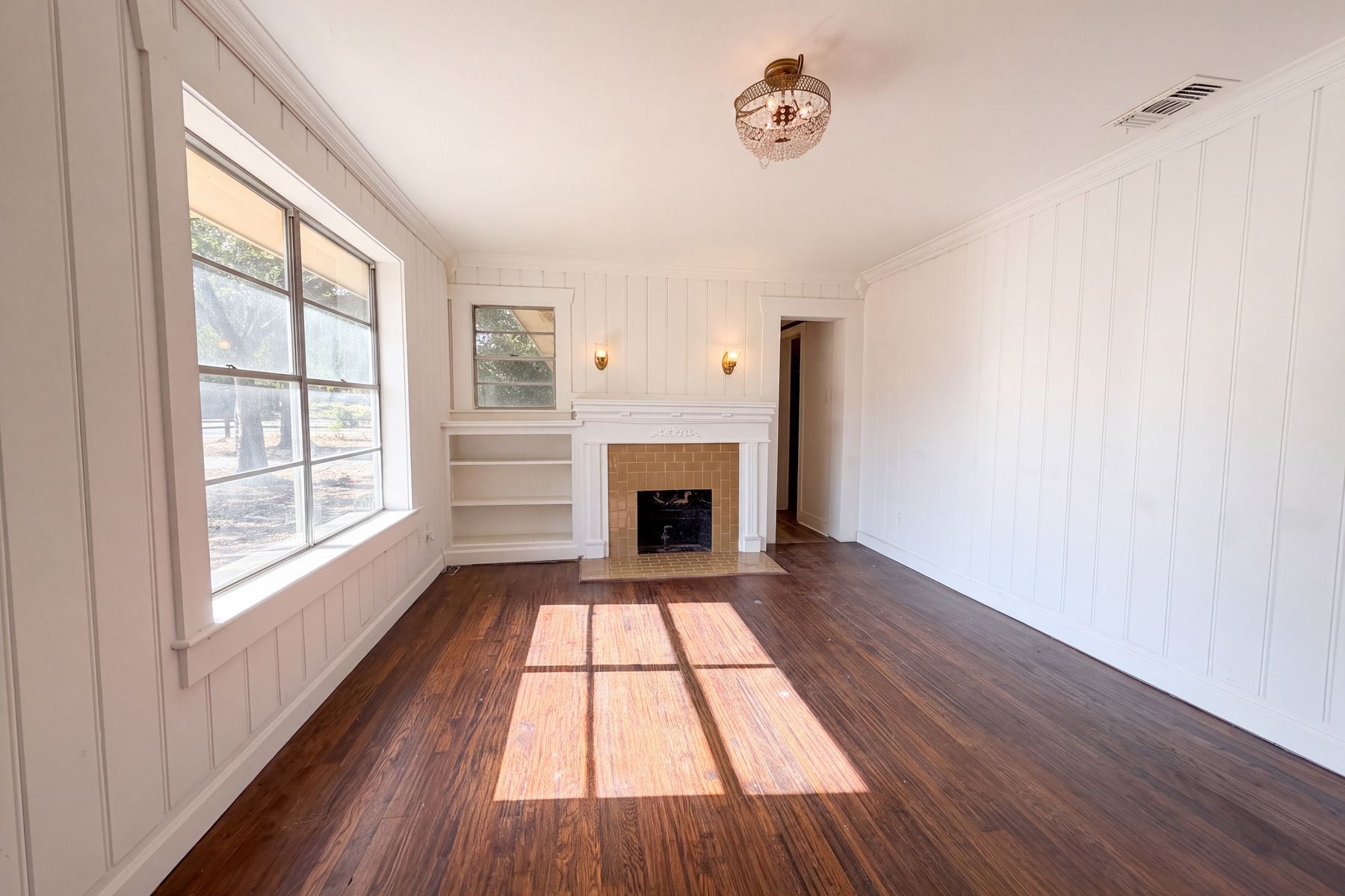 Property photo 3 of 1856 Carl St