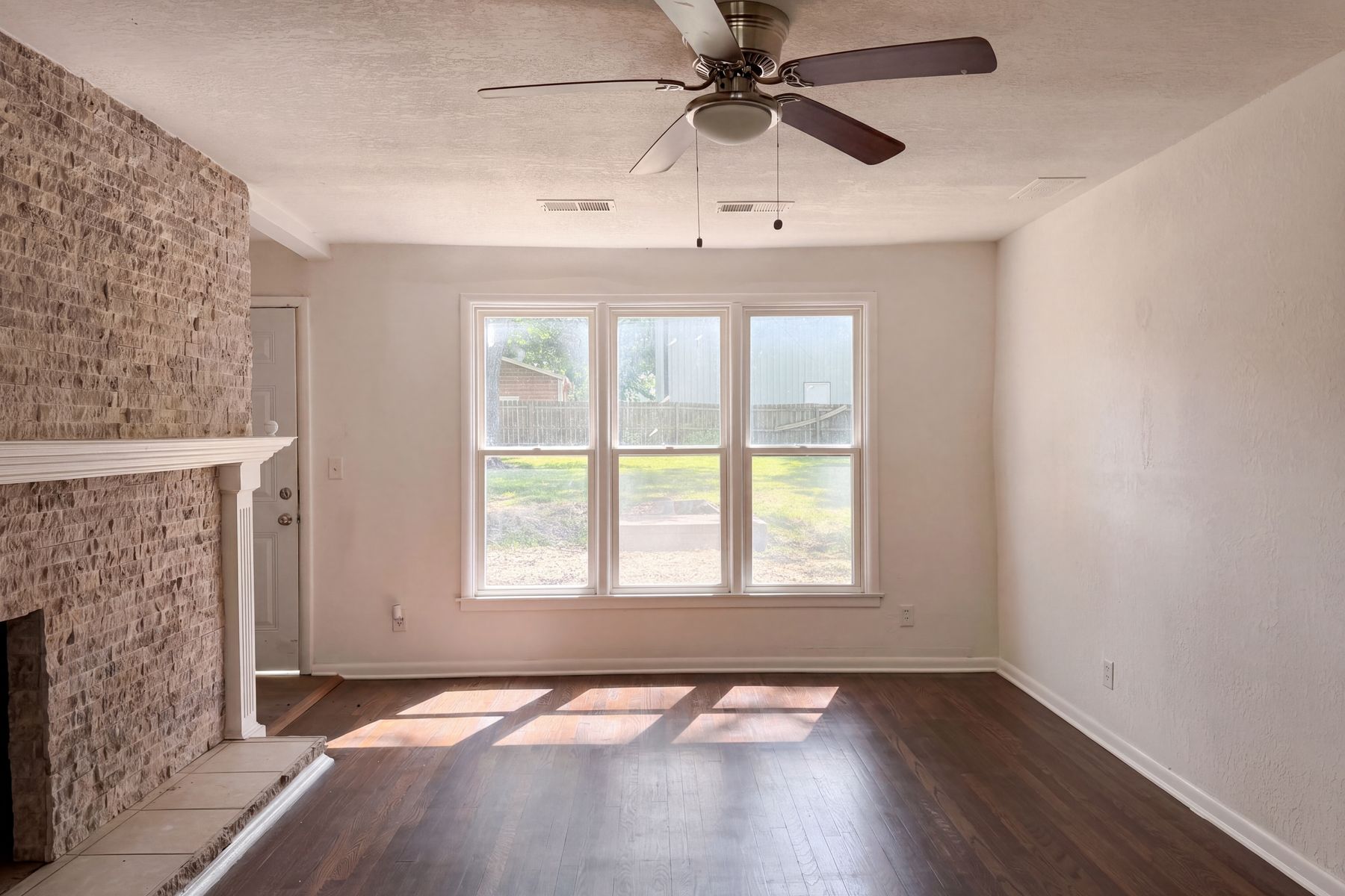 Property photo 3 of 1825 NE Bren Mar Rd