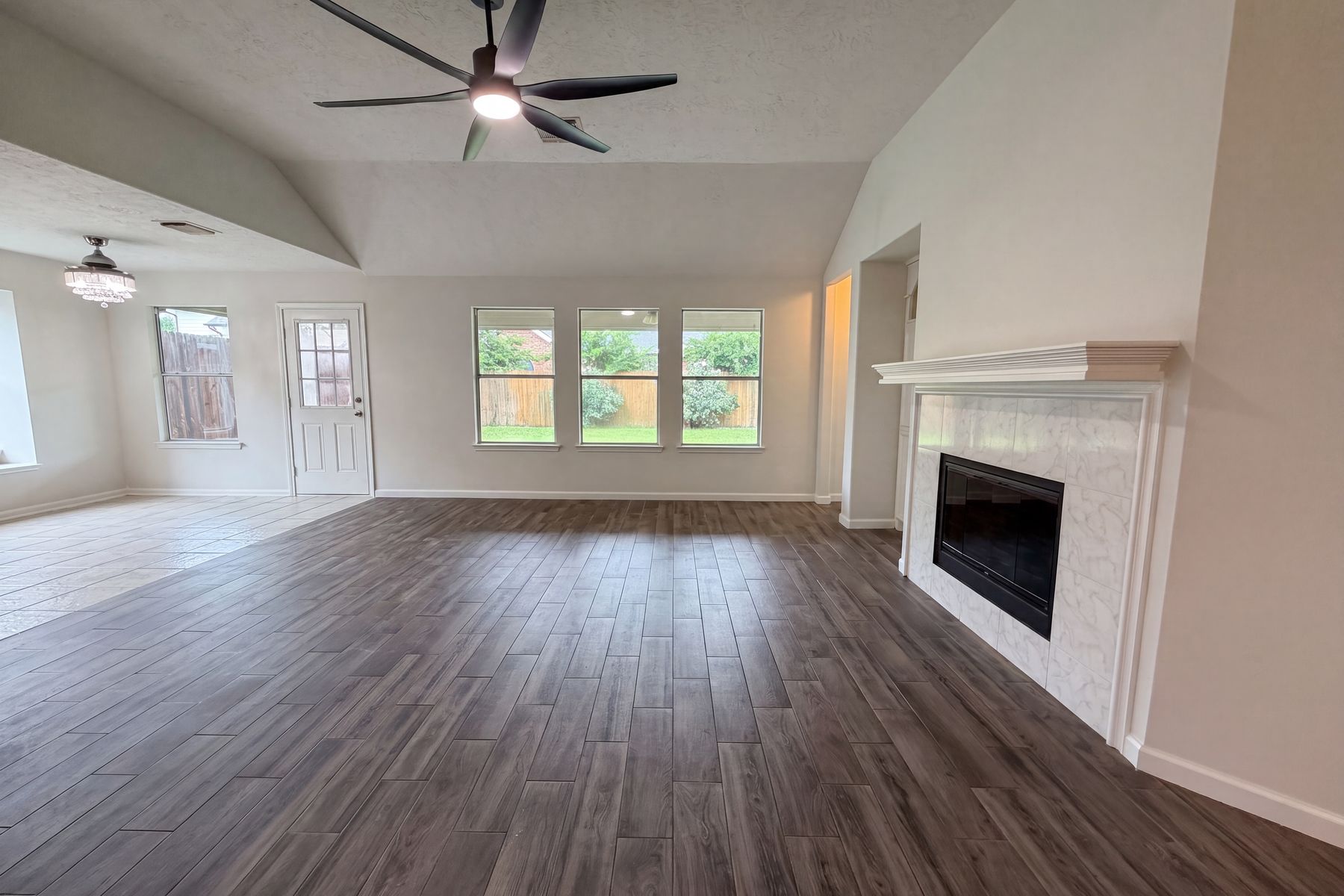 Property photo 3 of 2127 Hannover Way