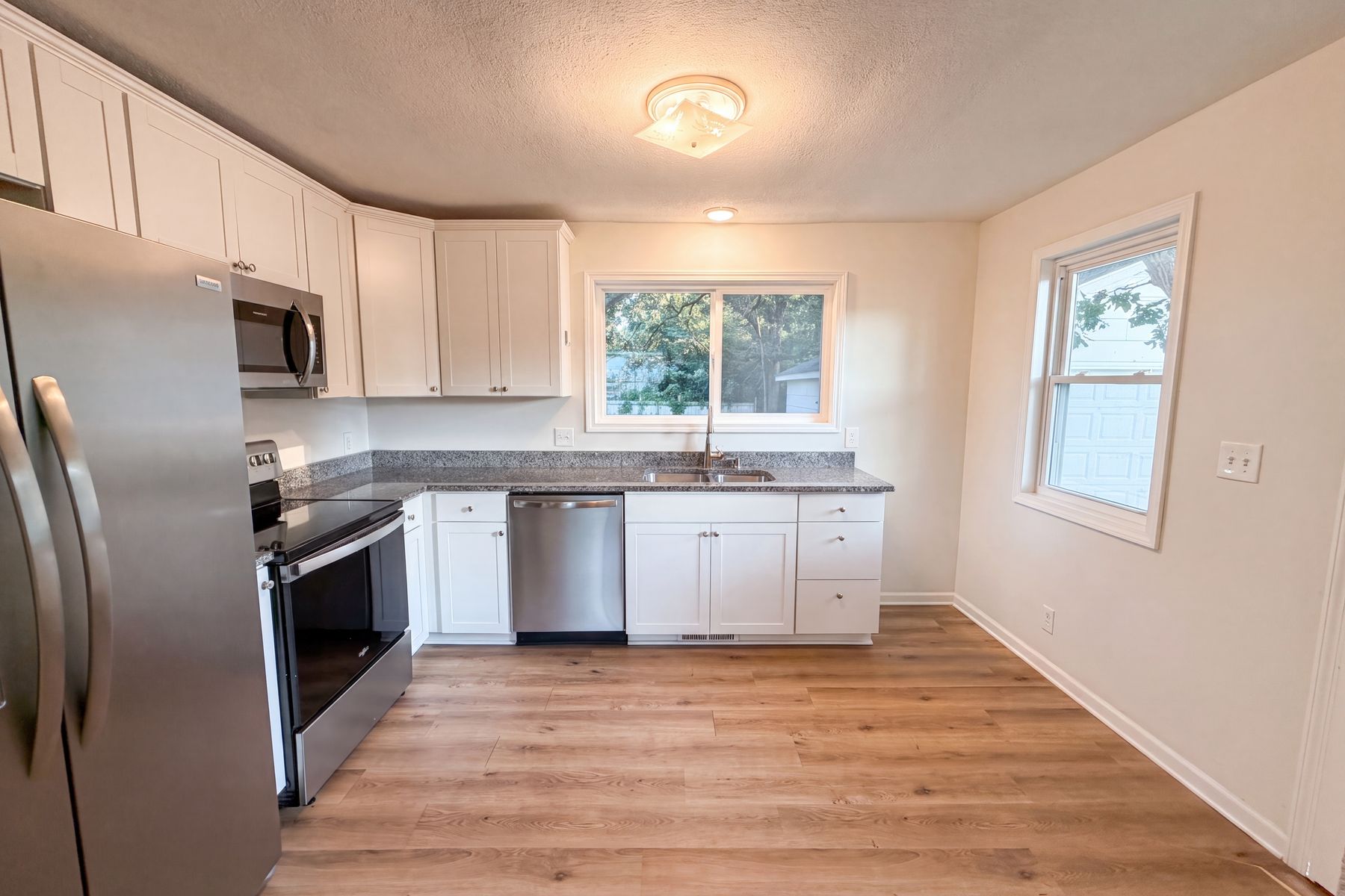 Photo 2 of 25 of 2084 Hillview Rd, Mounds View, MN