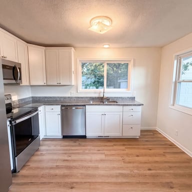 Property photo 2 of 2084 Hillview Rd