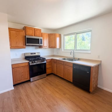 Property photo 2 of 1902 E 116th Pl