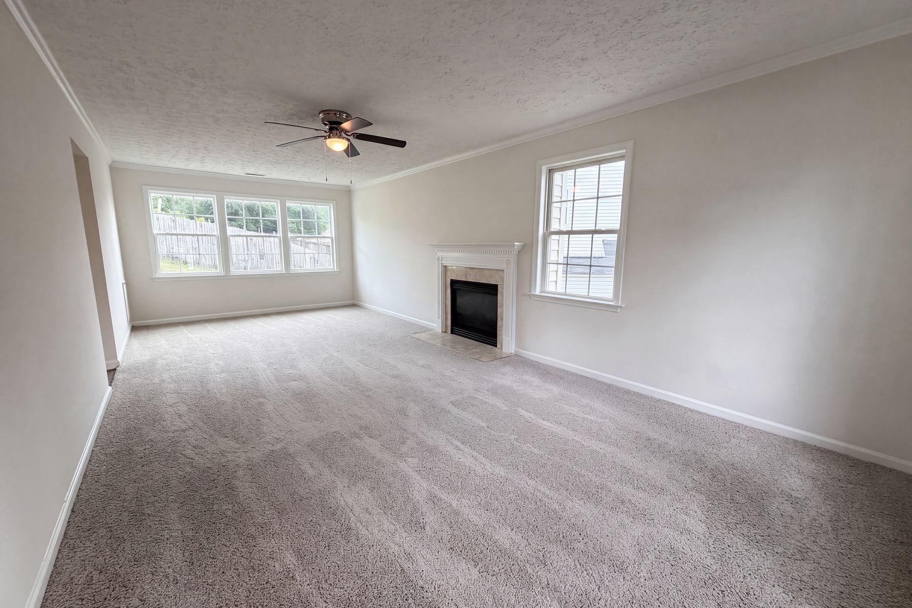 Property photo 3 of 3358 Neptune Dr