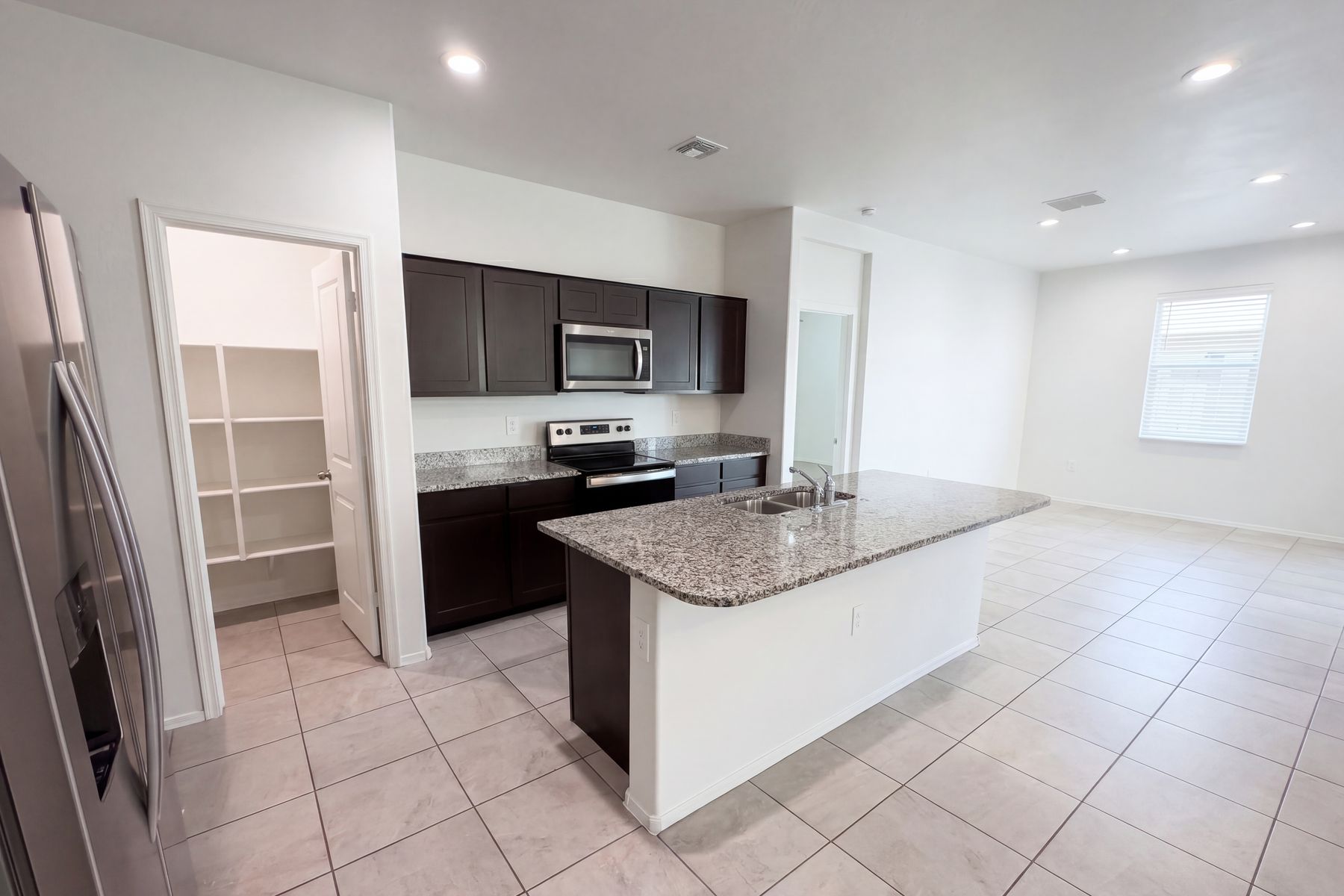 Photo 2 of 20 of 18616 W Desert Hollow Dr, Wittmann, AZ