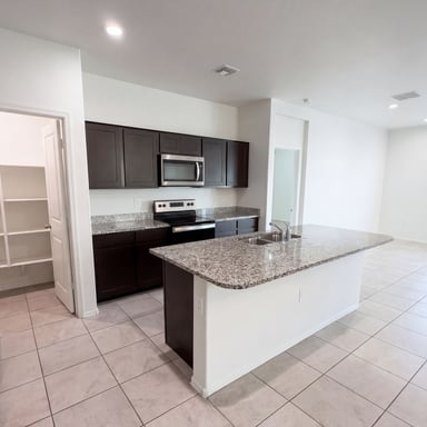 Property photo 2 of 18616 W Desert Hollow Dr