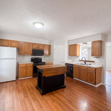 Property photo 2 of 1618 Saddlebrook Dr