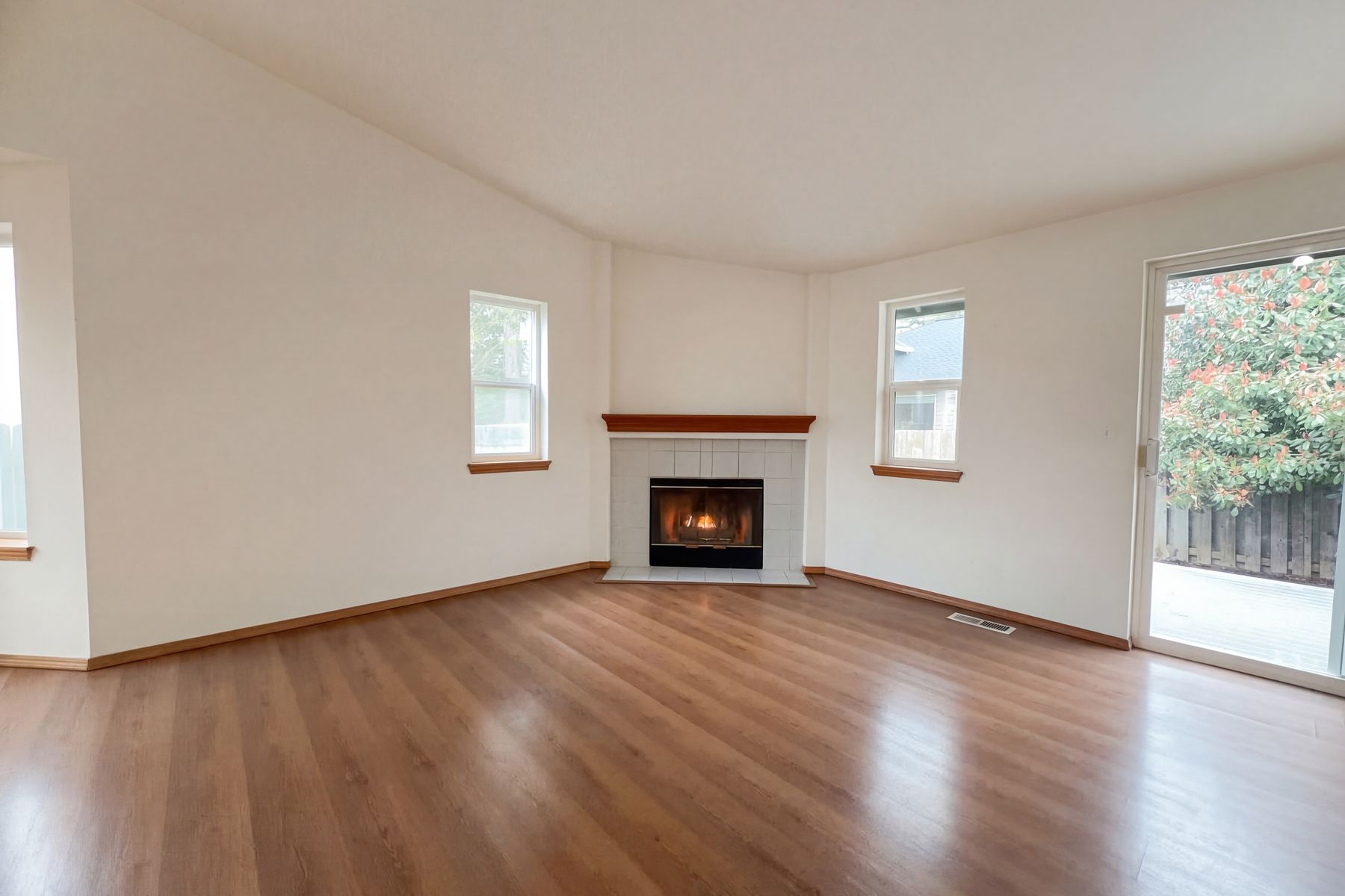 Property photo 3 of 8641 NE Windstone St
