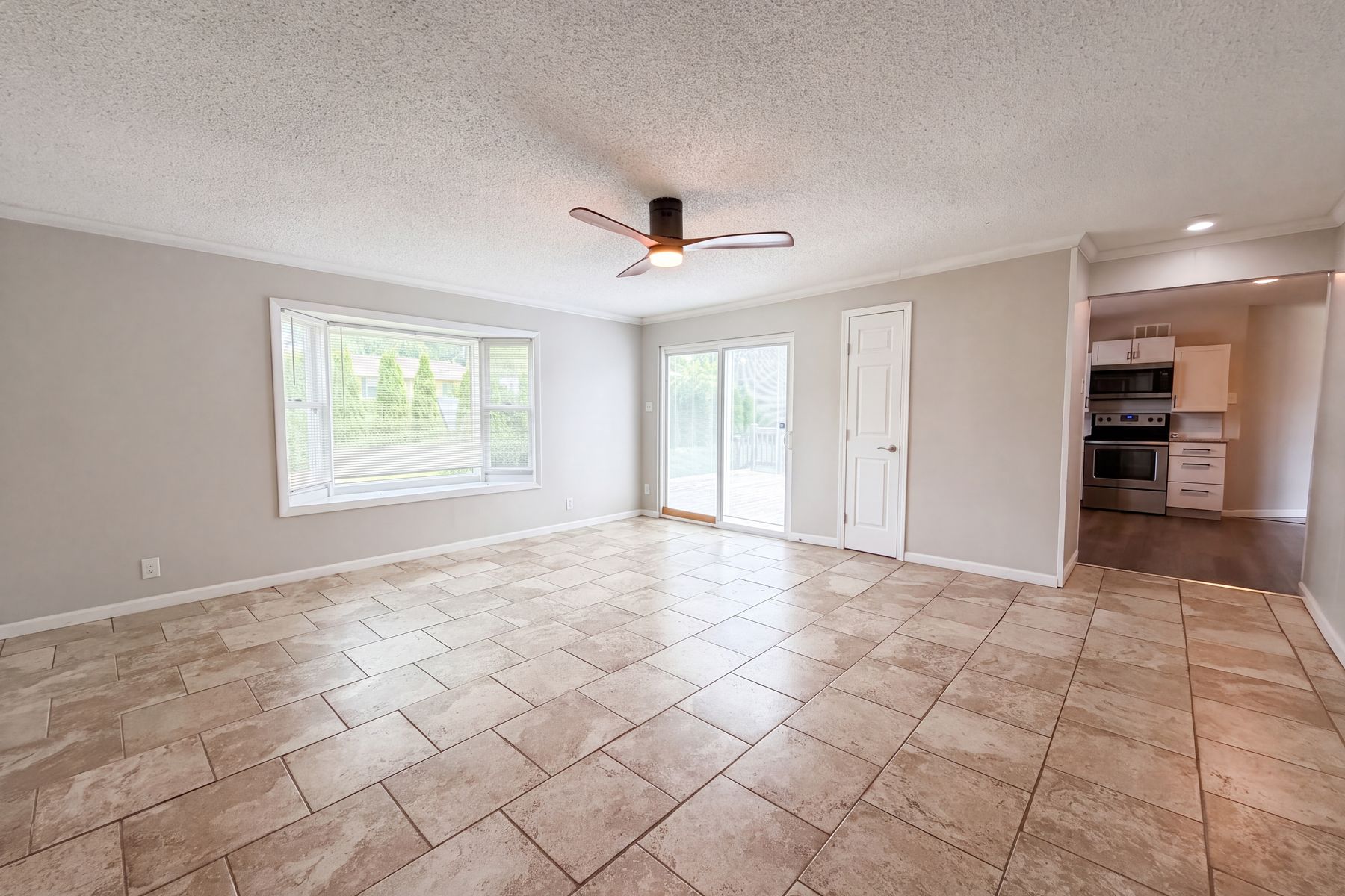 Property photo 3 of 871 Wycliffe Ct