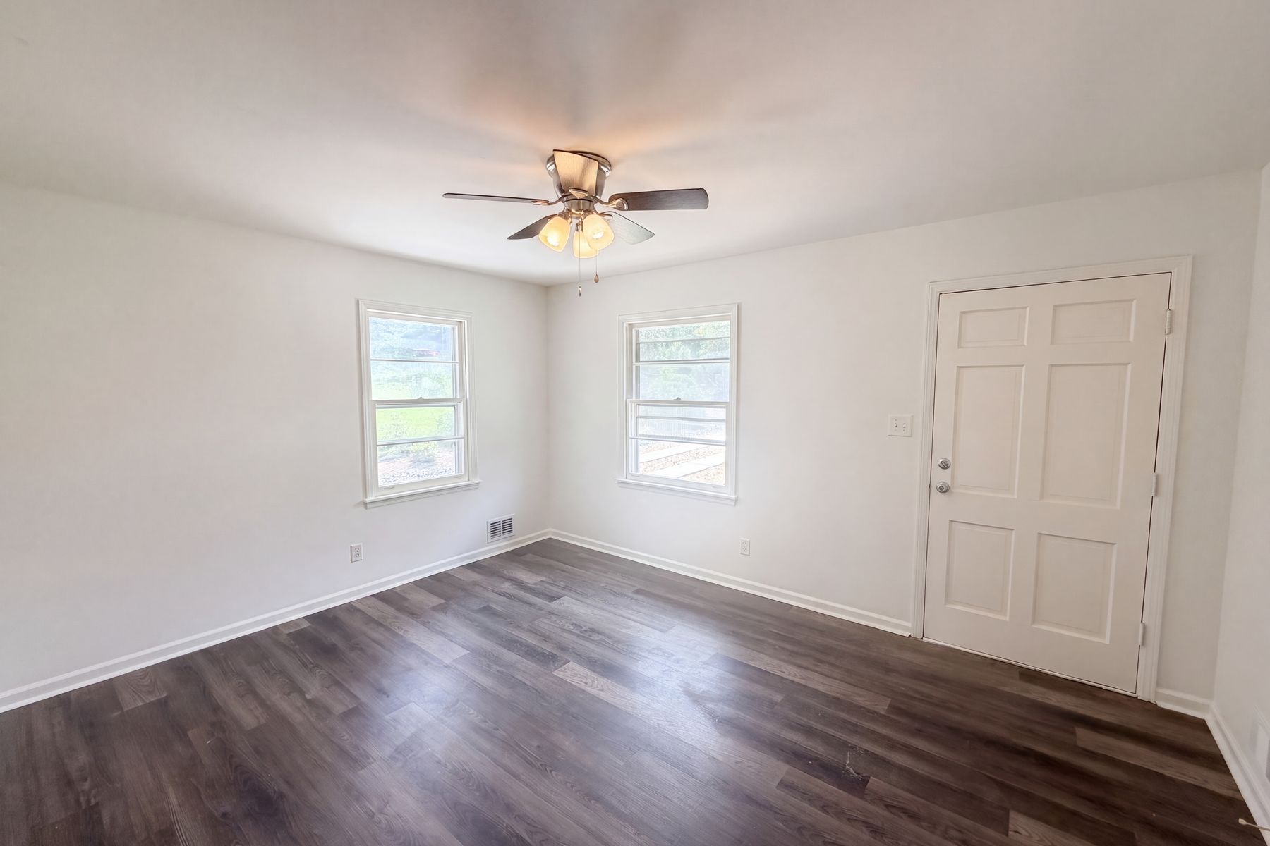 Property photo 3 of 3119 Holbrook Dr SW