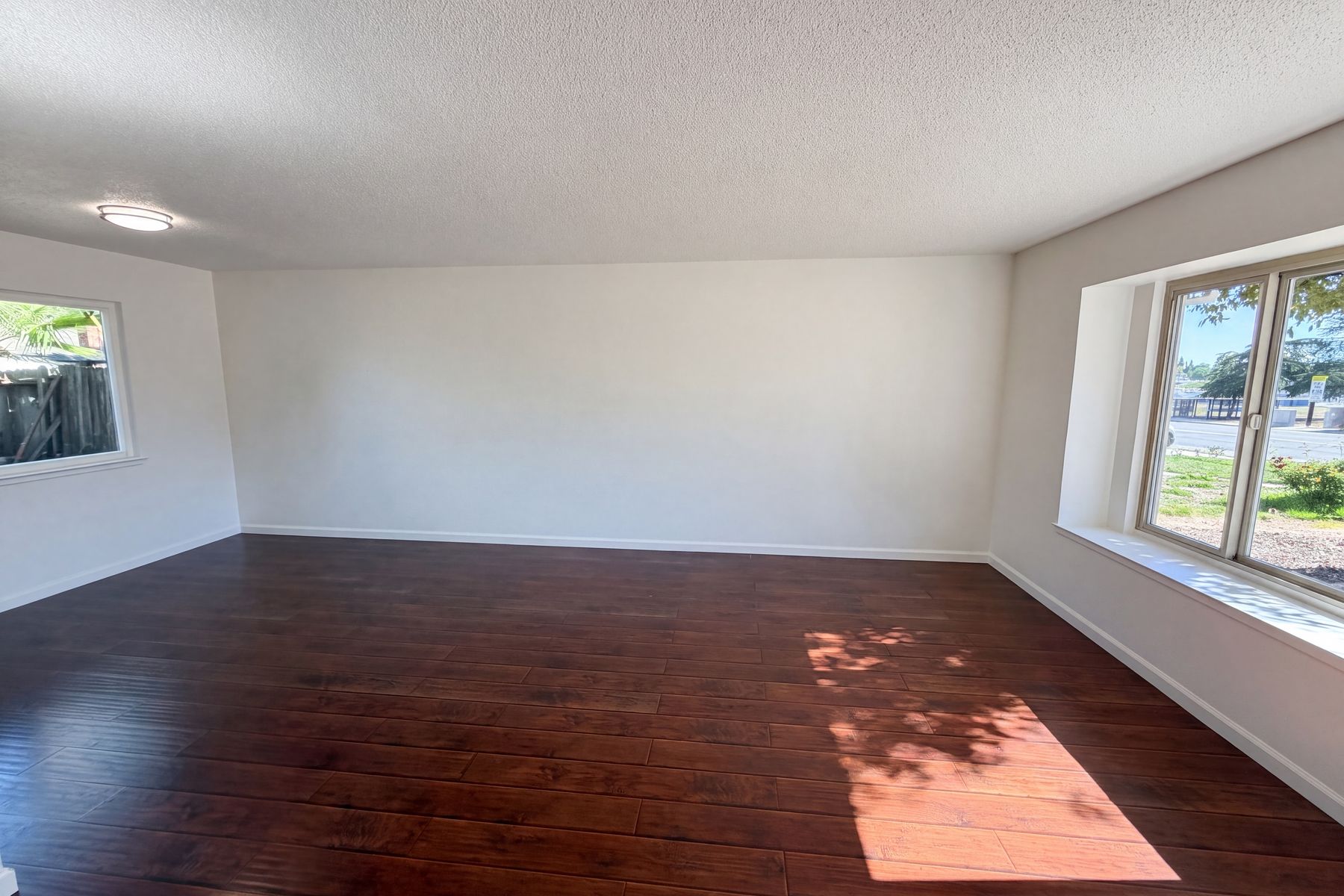Property photo 3 of 4948 Dewey Dr