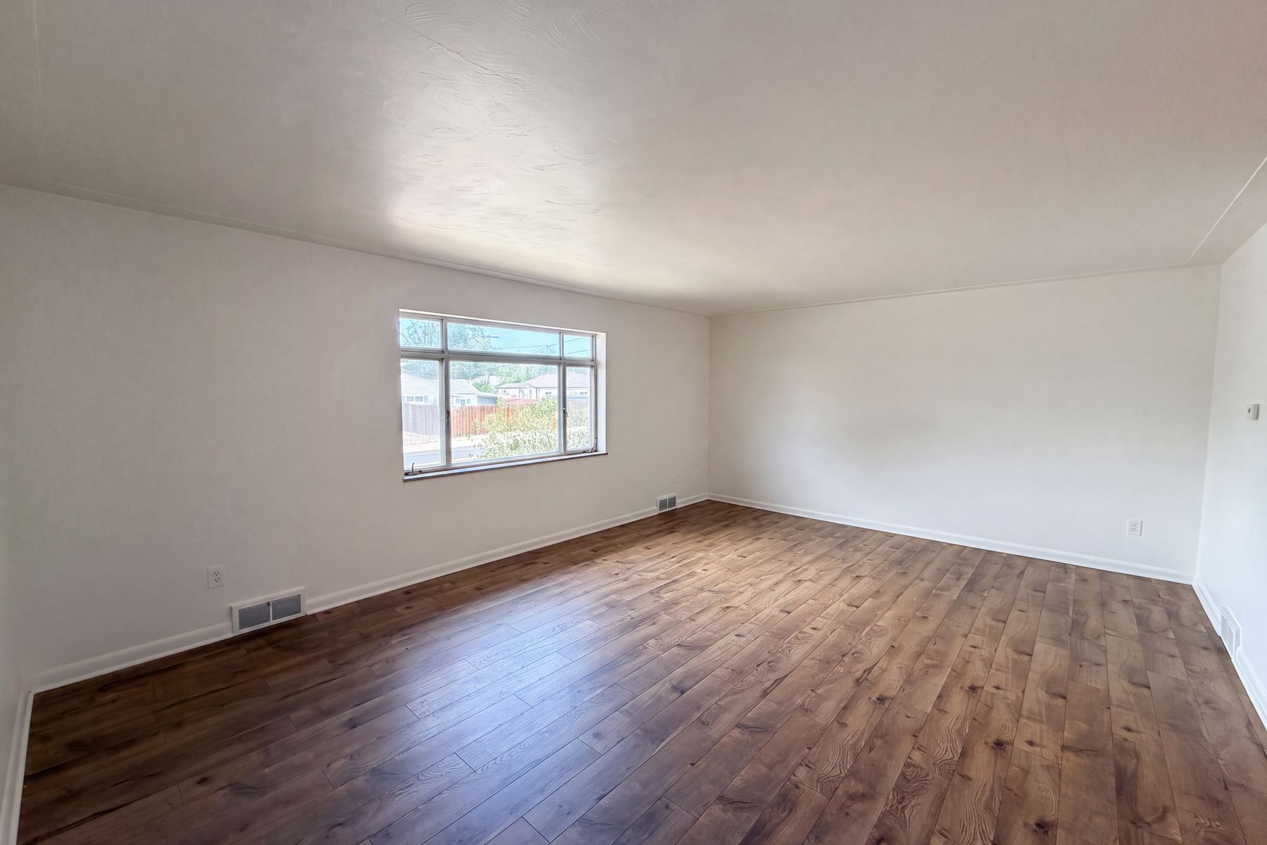 Property photo 3 of 1302 E Egbert St