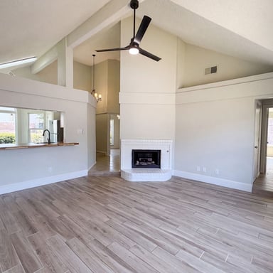 Property photo 3 of 713 Lake Bluff Dr