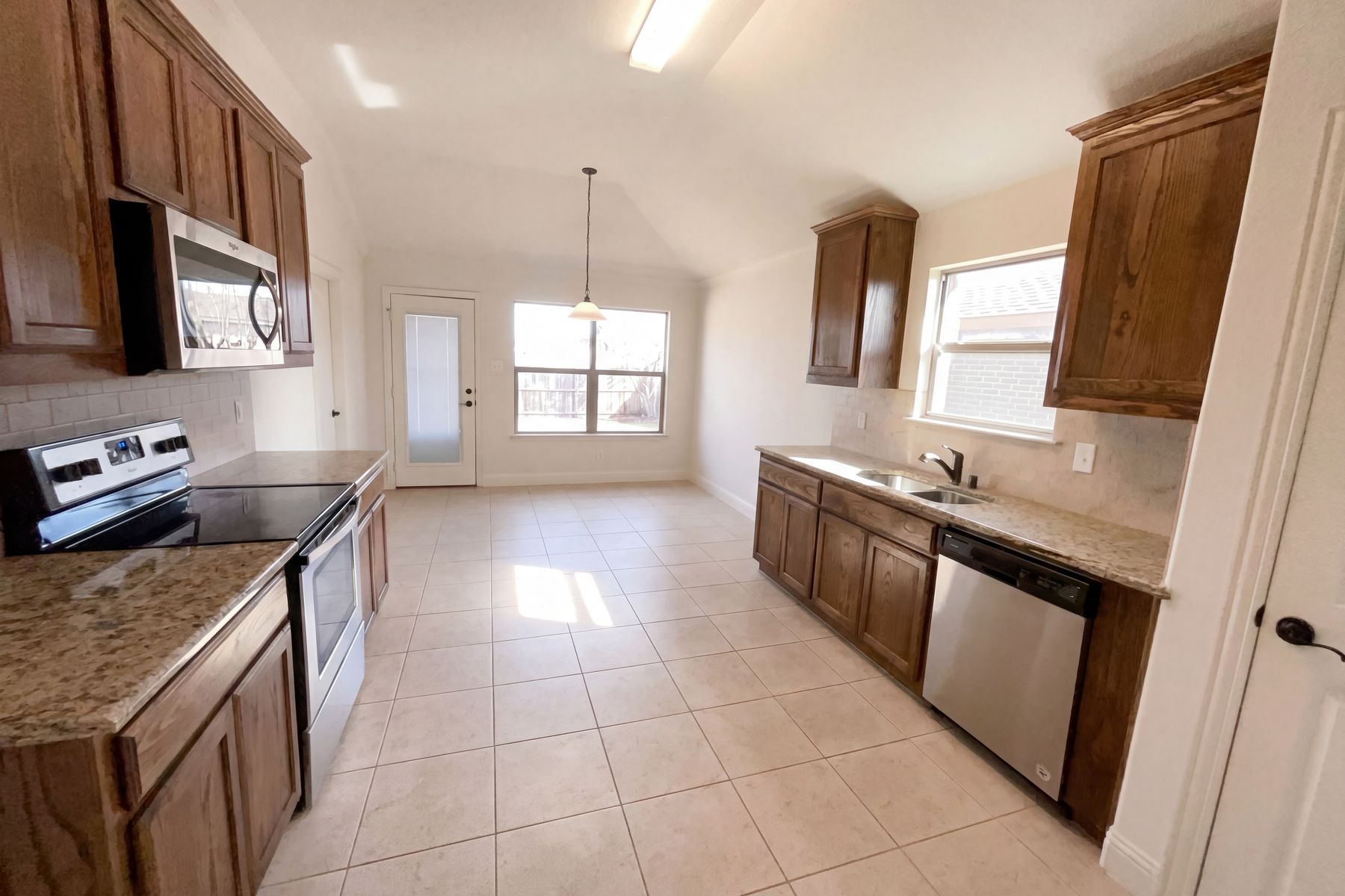 Photo 2 of 26 of 4522 Mariner Dr, Rowlett, TX