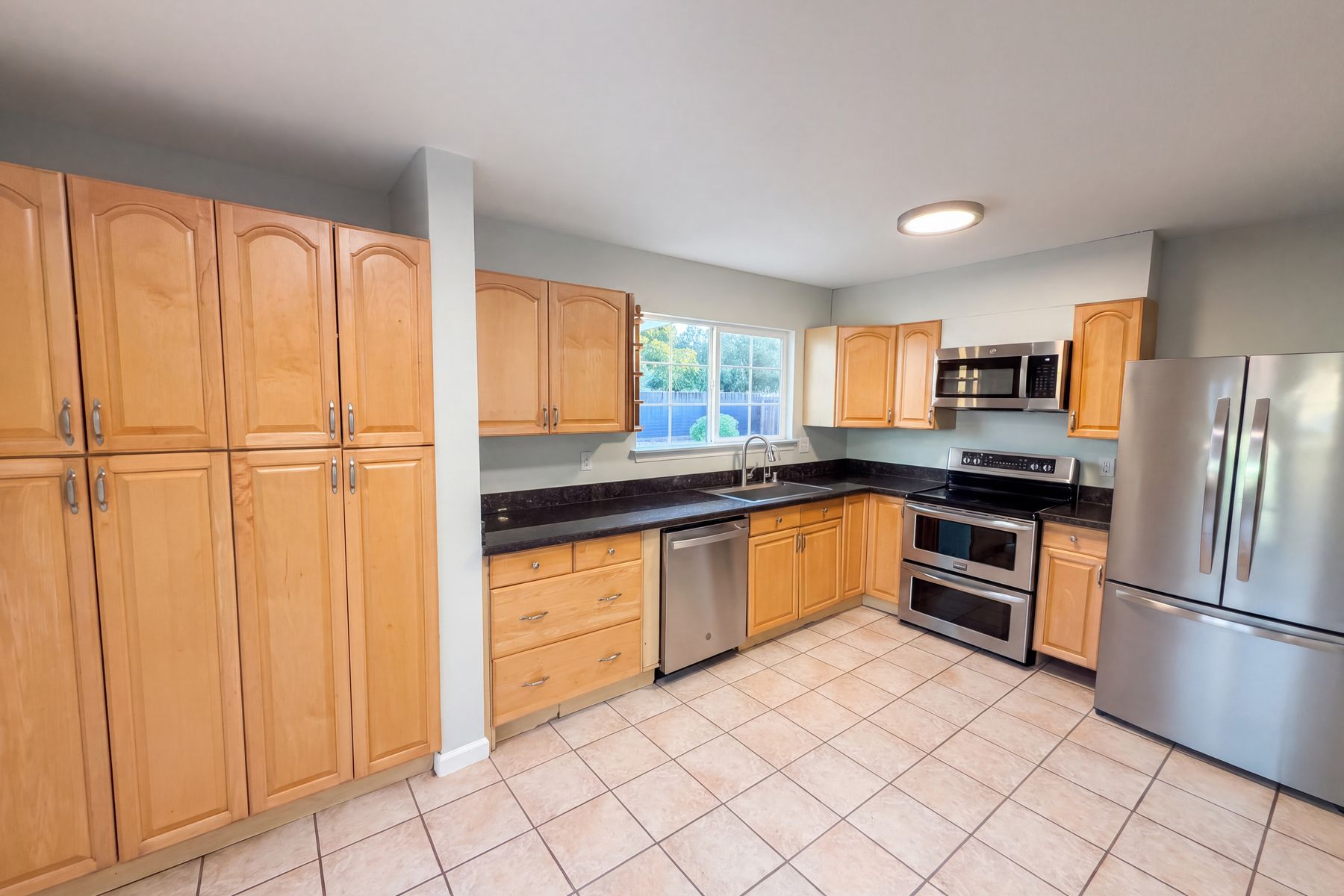 Photo 2 of 17 of 112 Aster Ct, Hercules, CA