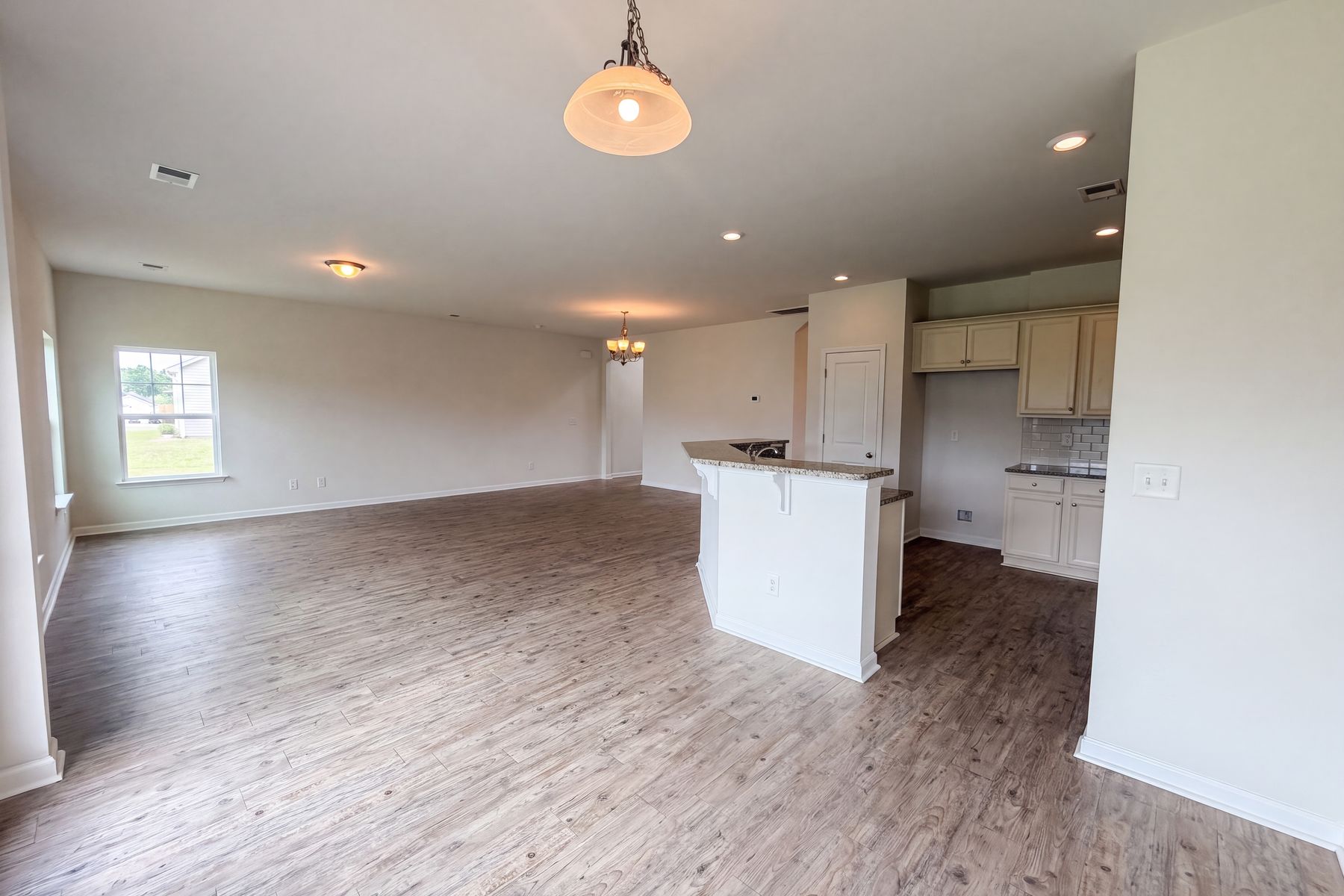 Property photo 3 of 747 Redbud Ln