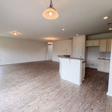 Property photo 3 of 747 Redbud Ln