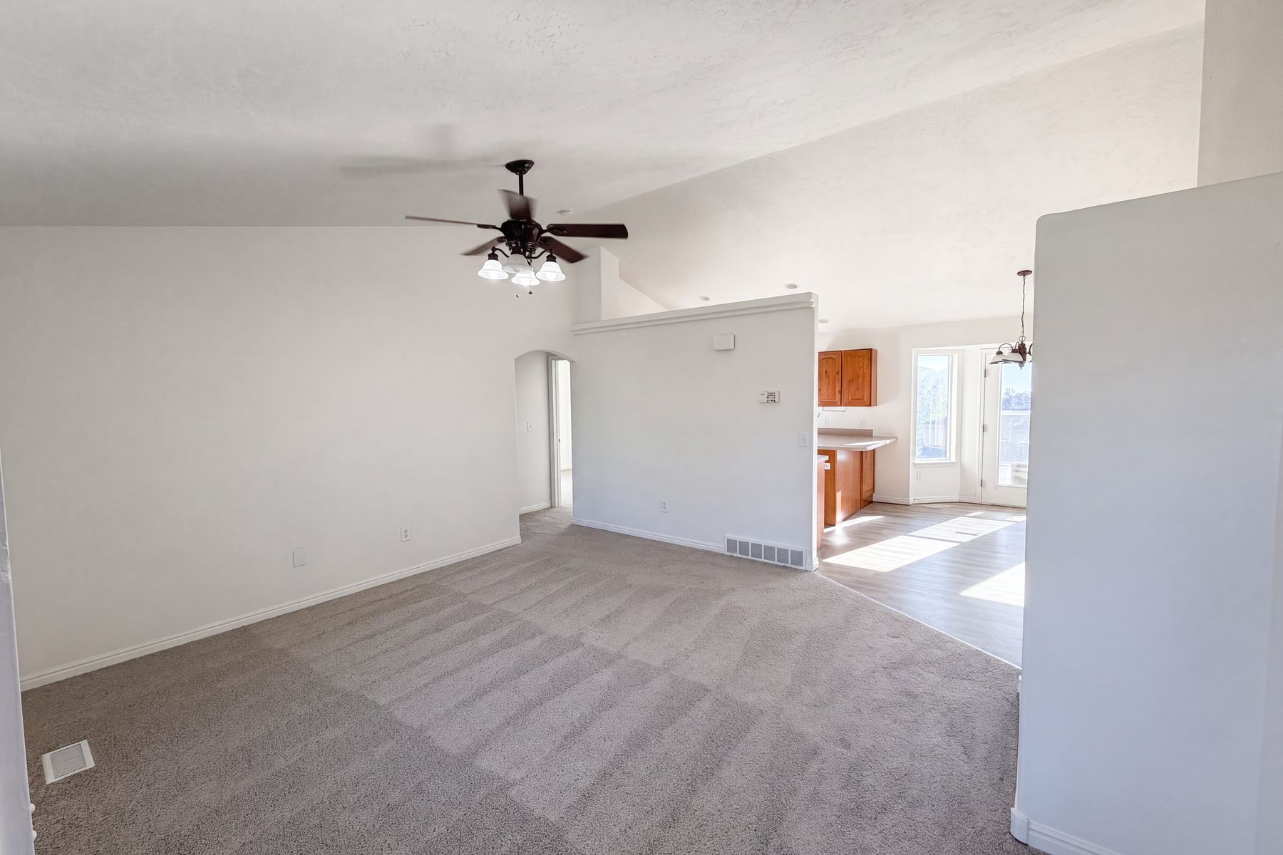 Property photo 3 of 14273 S Heartstone Cir