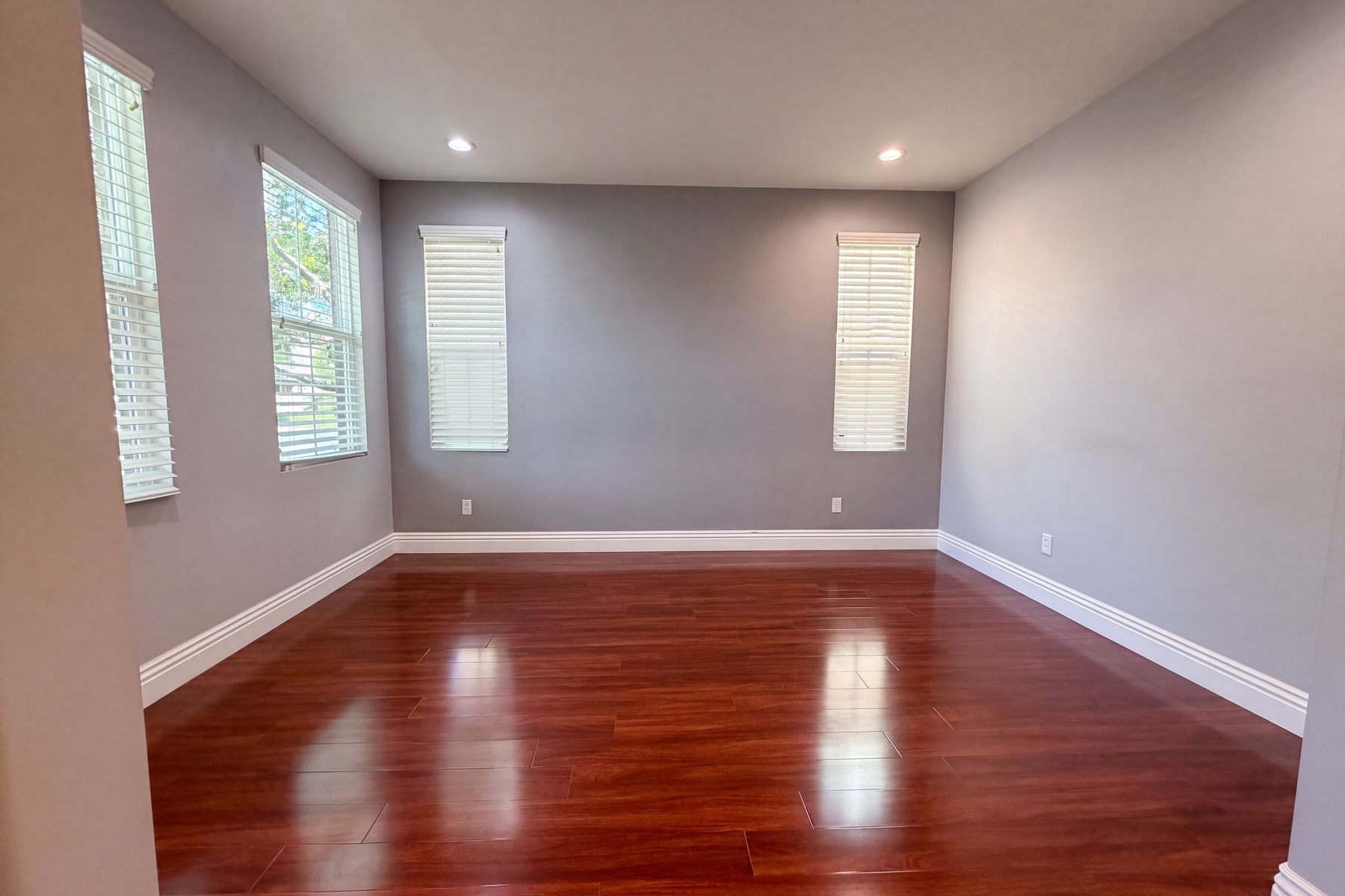 Property photo 3 of 31891 Domenoe Way
